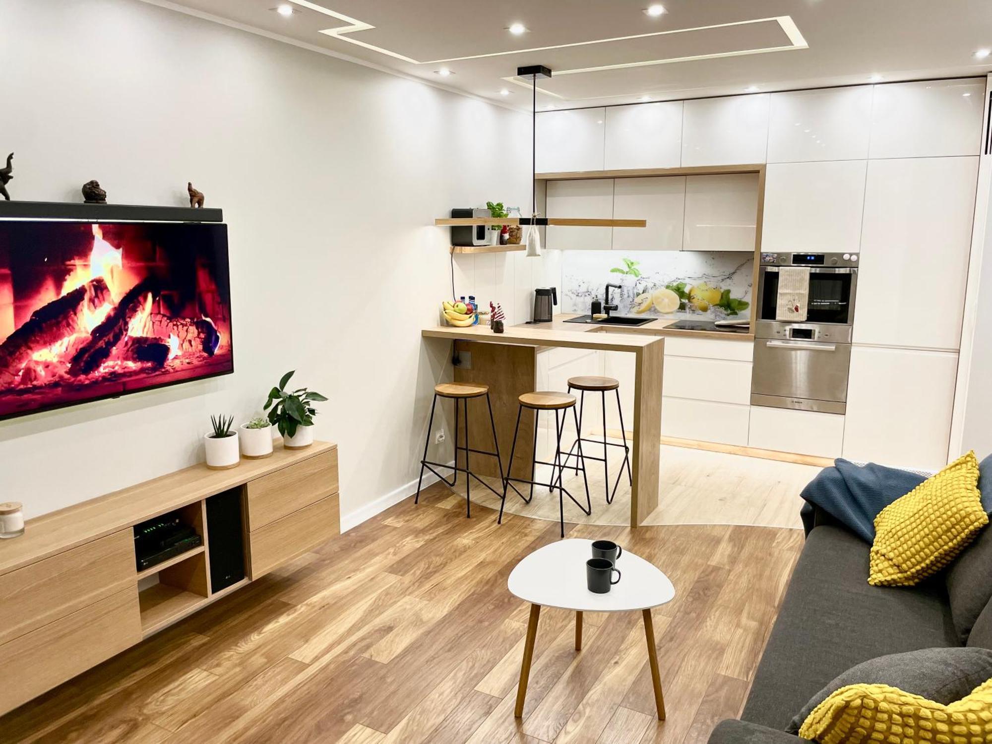 Comfortable Apart, Old Town, Free Underground Parking, Hanging Bed, Wi-fi, Lift, Self Check-in 24h, Stare Miasto, Winda, Nowy Budynek, Garaz 0 Zl *